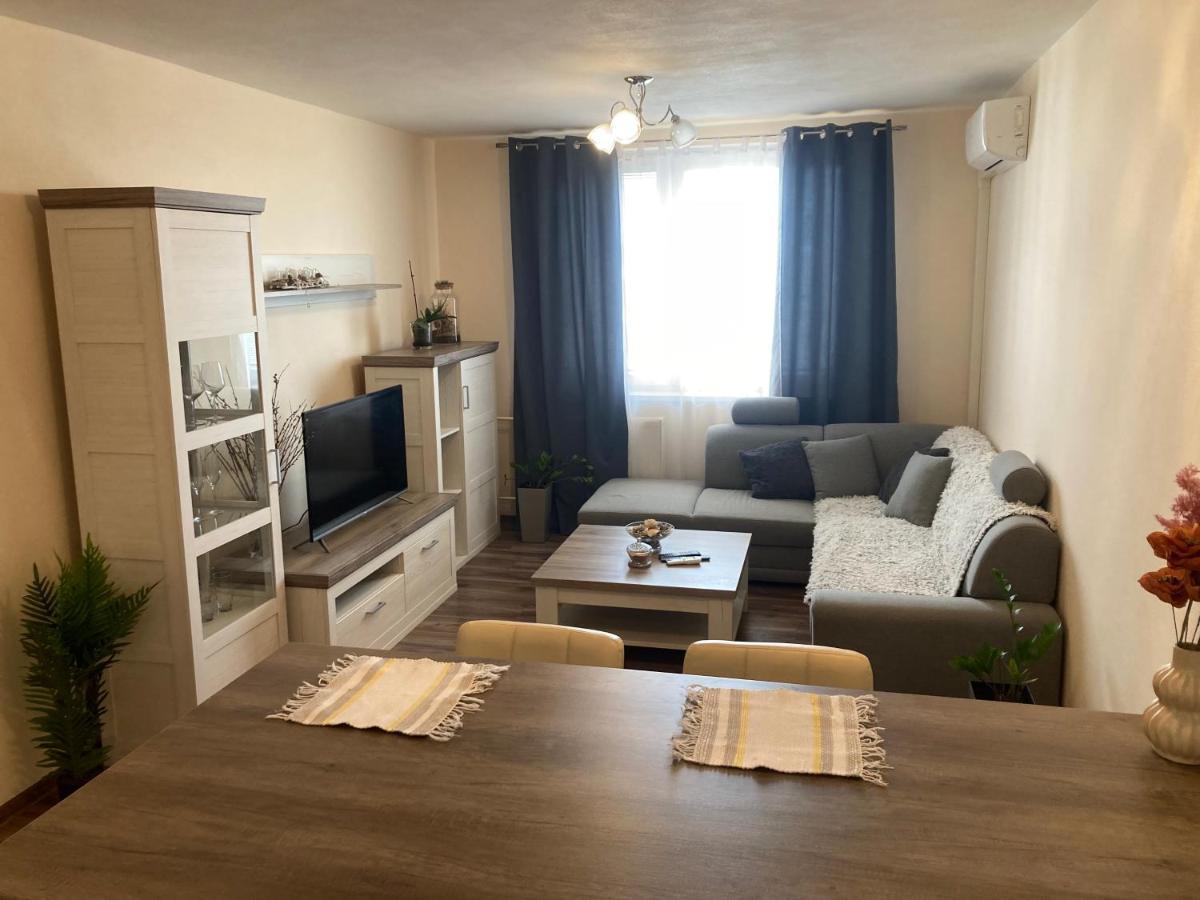 2 Rooms Apartment In Michalovce Eksteriør bilde